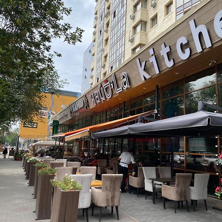 Просторная Двухкомнатная Квартира Жк Бакытты Омир Алмати Екстер'єр фото